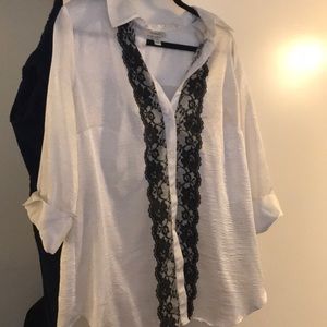 GORGEOUS white silky top with lace print detail